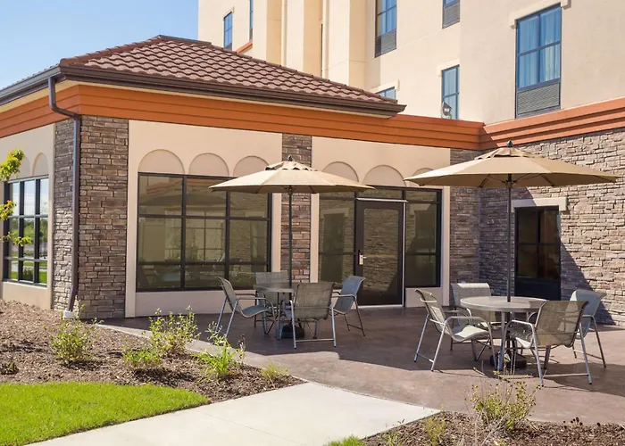 Hampton Inn & Suites West Des Moines Mill Civic