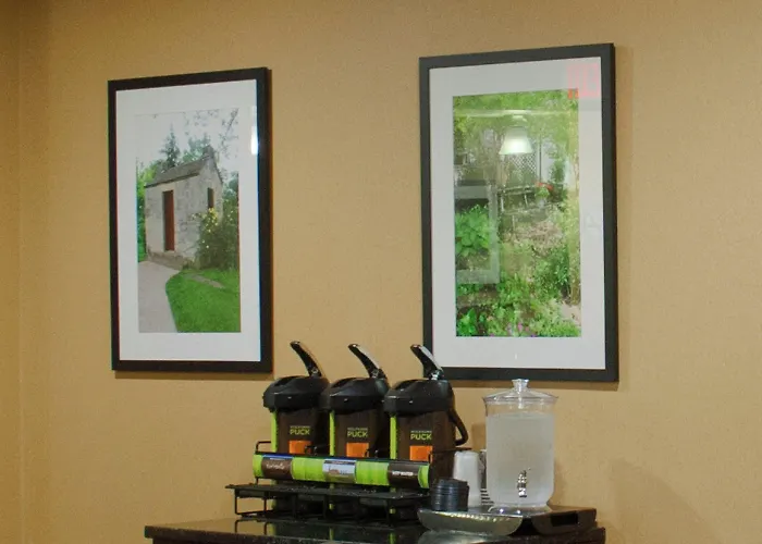 Cobblestone Inn & Suites-Winterset
