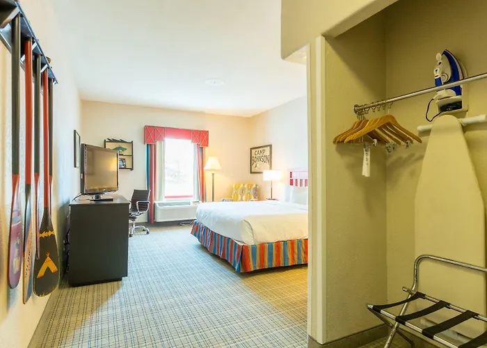 Wildwood Lodge & Suites